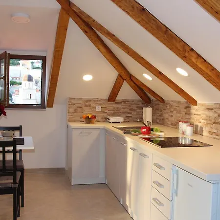 Rupe Apartment *