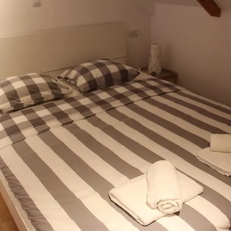 Rupe Apartment *